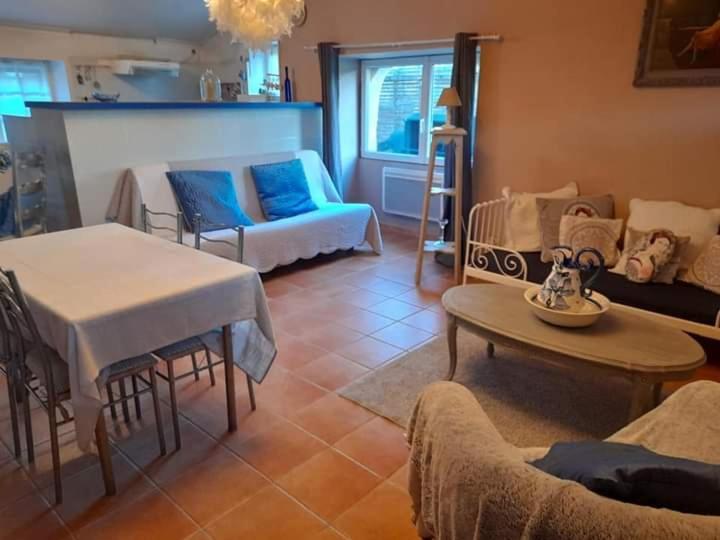 Les Demeures De La Laigne Bed & Breakfast Allas-Bocage Ngoại thất bức ảnh